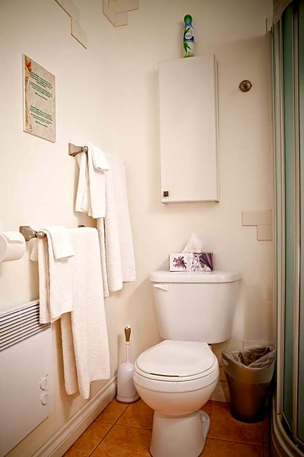 Maison Des Jardins B & B