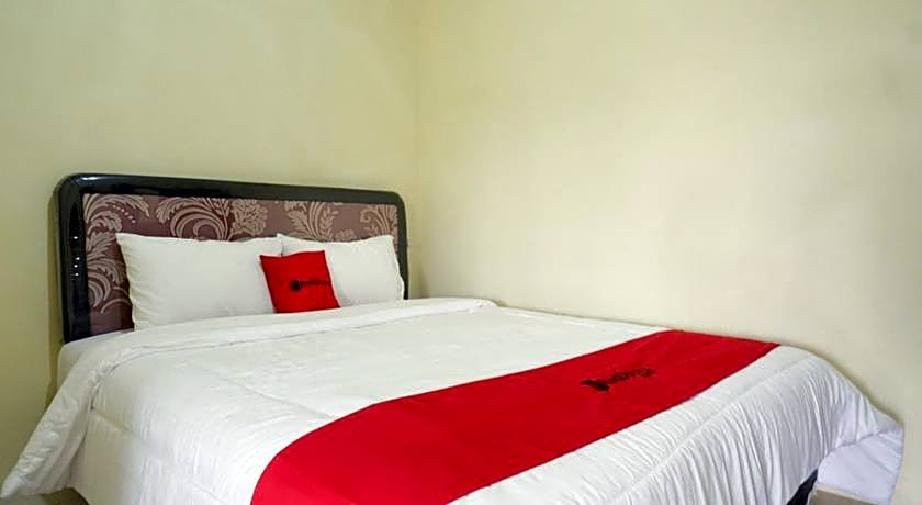 RedDoorz Near Lippo Plaza Buton