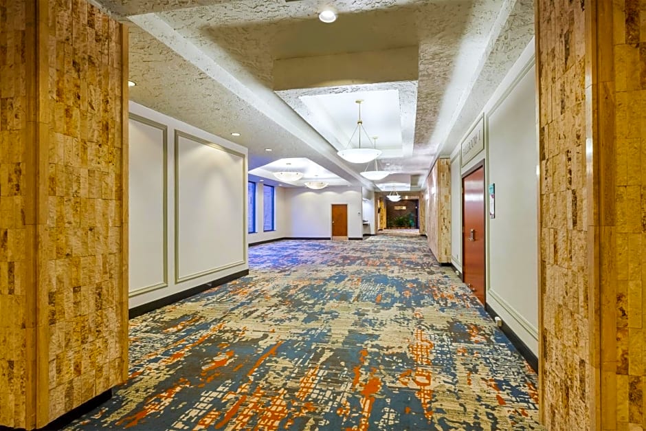 Crowne Plaza Columbus North - Worthington