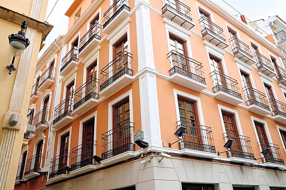 Honest Granada Hotel