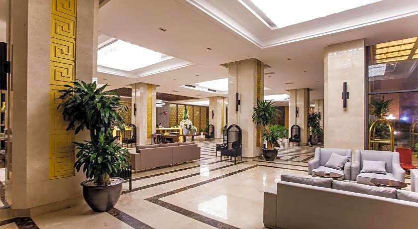 Muong Thanh Luxury Nhat Le Hotel