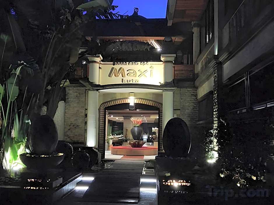 Super OYO Townhouse Oak Maxi Hotel Legian