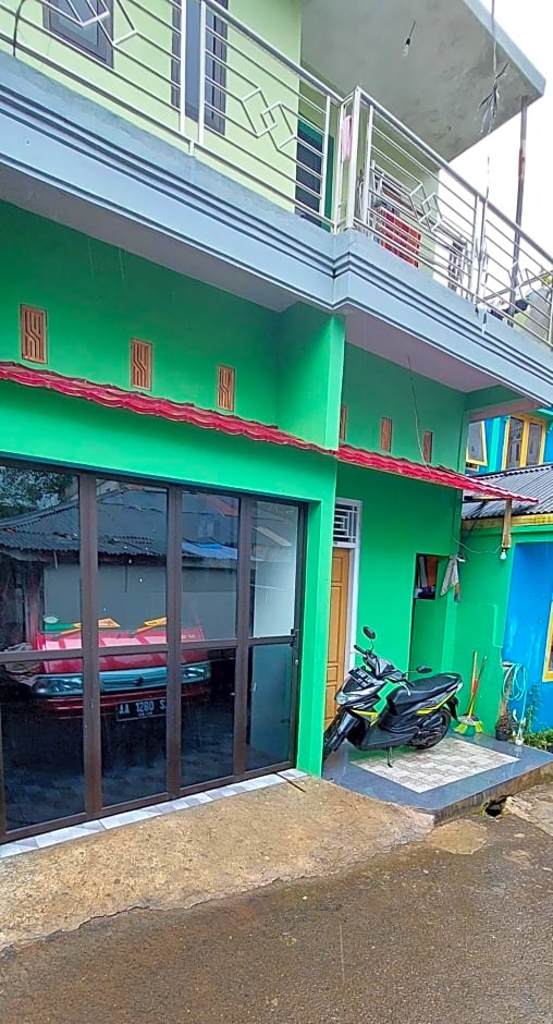 Almira 2 Homestay Syariah by Luxury Degree