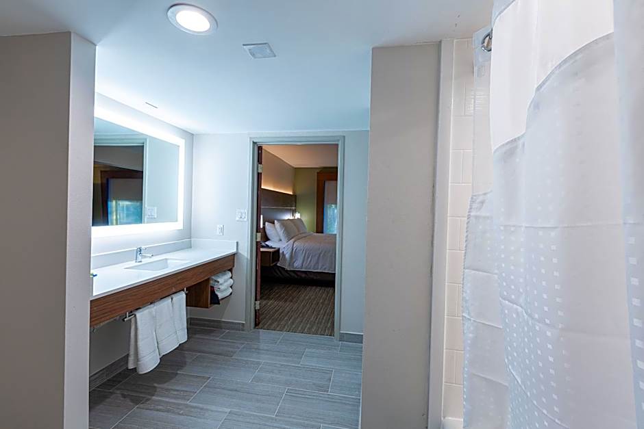Holiday Inn Express & Suites Arlington North Stadium Area By IHG