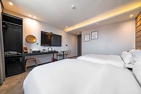 Twin Room with Lake View