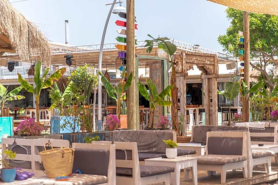 Kefi Beach & Suites