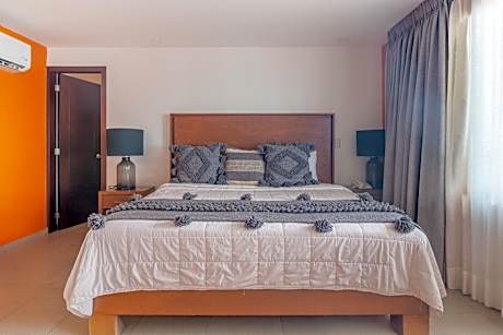 Exclusive Penthouse Casa Don Martin beachfront with private plunge pool - 2 bedroom with 2 king beds
