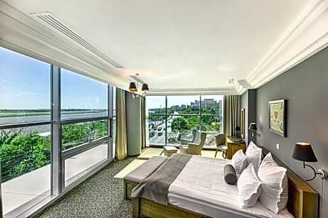 Presidential Suite panoramic Danube View