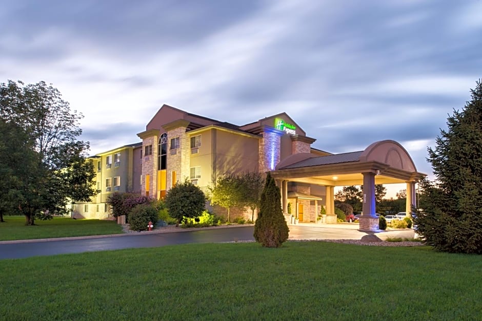 Holiday Inn Express Hotel & Suites Bucyrus