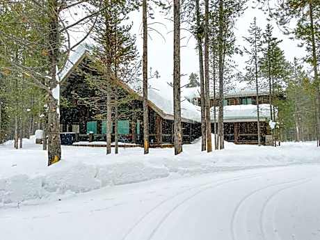 Yellowstone Crossing Lodge