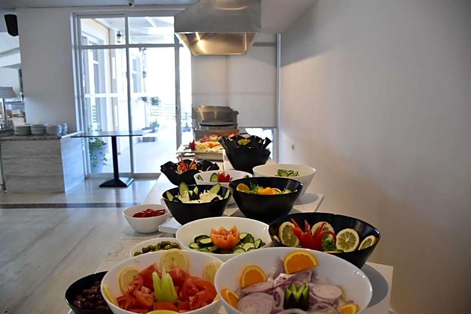 California Beach Hotel - Adults Only