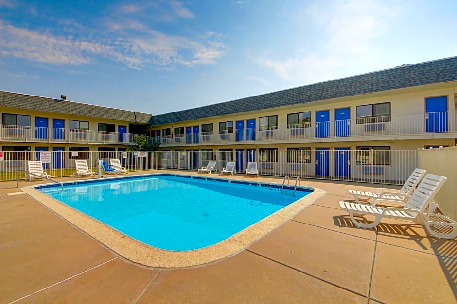 Motel 6-Wichita, KS - AIRPORT
