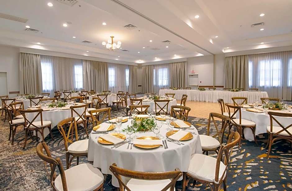 Coast Canmore Hotel & Conference Centre