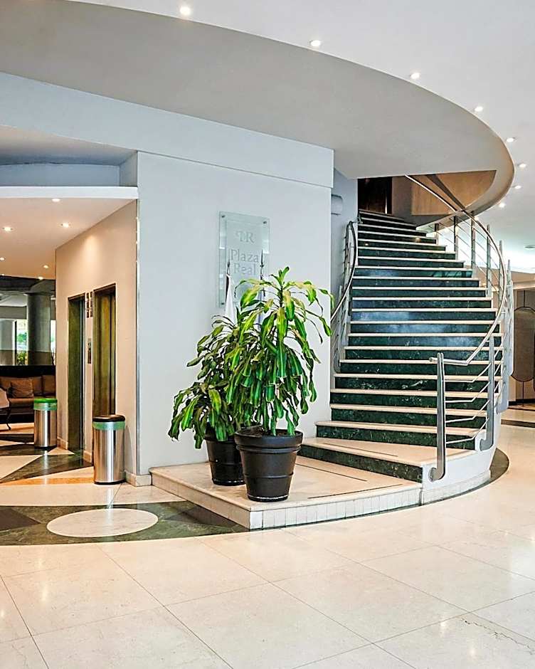 Plaza Real Suites Hotel