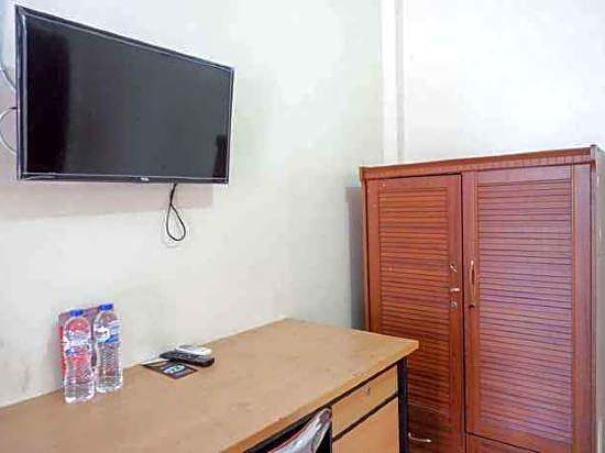 RedDoorz Plus near Alun Alun Selatan