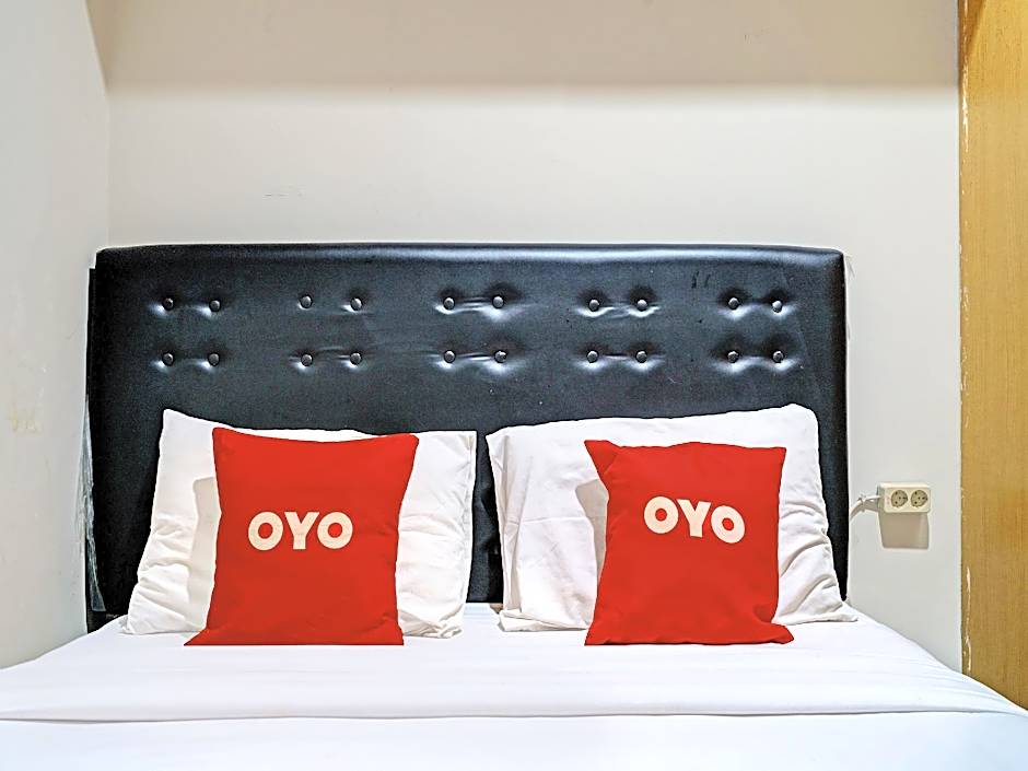 OYO 92768 Flagship Exclusive Colombus Near Stasiun Karawang