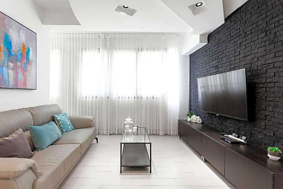 3Bedroom Suite with Balcony and shelter 12