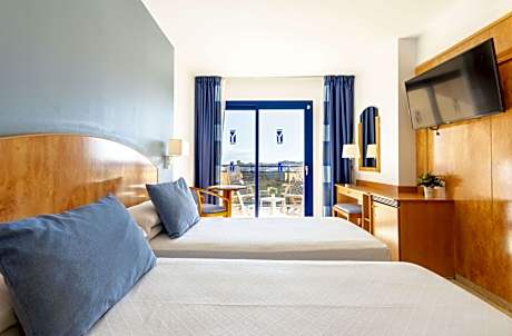 Standar Room with  Lateral Sea View