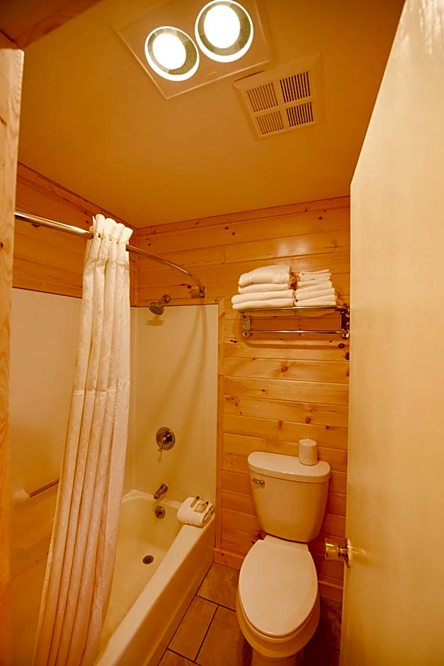 Quality Inn & Suites Mackinaw City Beachfront