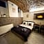 UNDERGROUND Jacuzzi Rooms