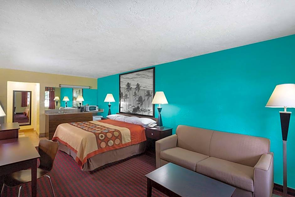 Super 8 by Wyndham Bradenton Sarasota Area