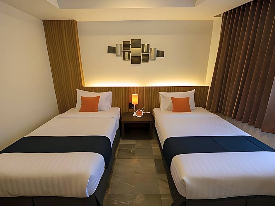 Dragon River Avenue Hotel