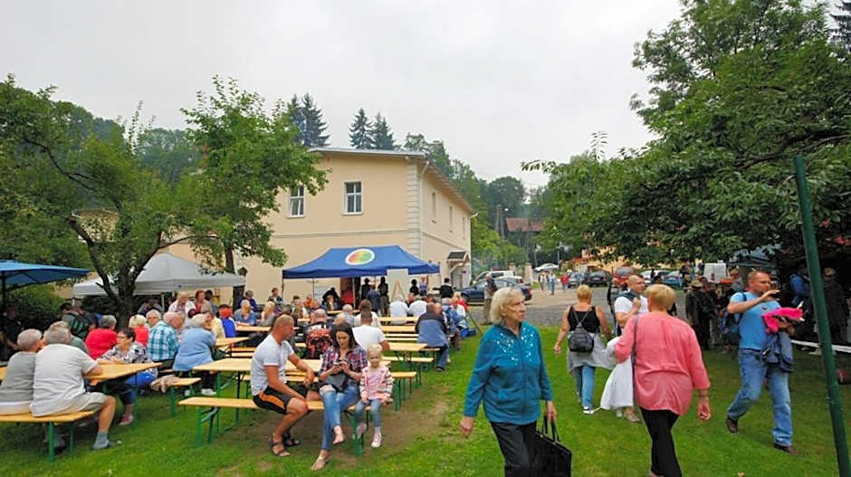 Gościniec Jaś -śniadania i obiadokolacje szwedzki stół w cenie bezpłatny parking
