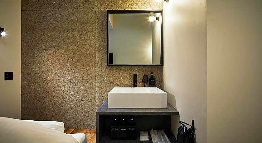 mizuka Imaizumi 4 - unmanned hotel -