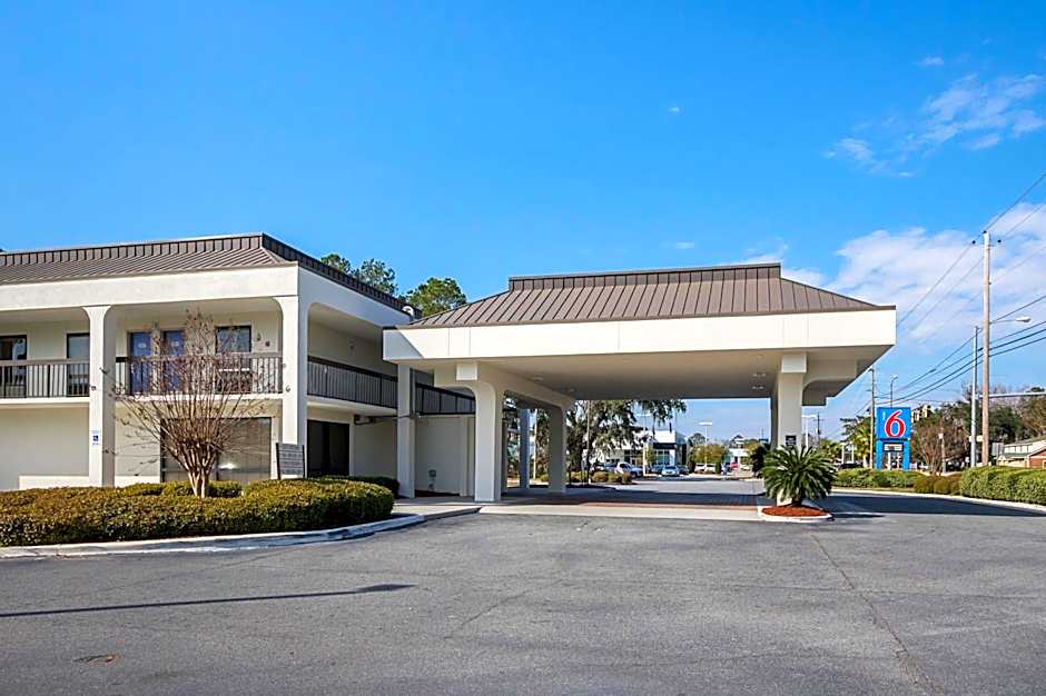 Motel 6-Savannah, GA - Midtown