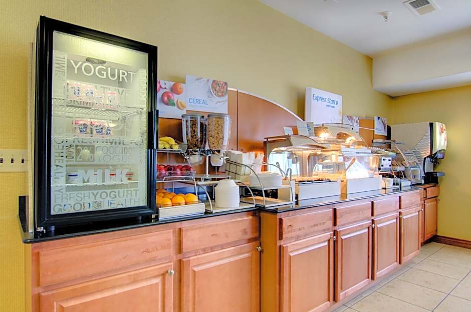 Holiday Inn Express & Suites Kansas City Sport Complex Area By IHG