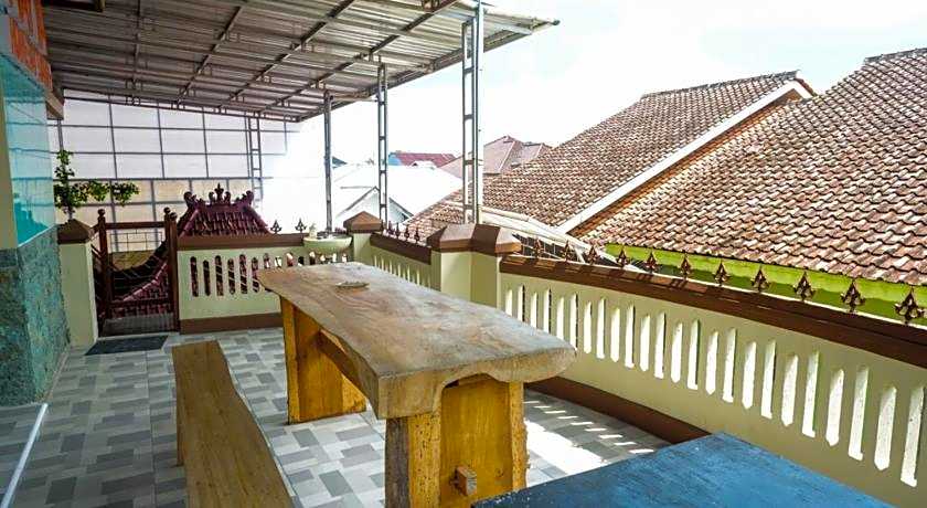 RedDoorz Syariah near Terminal Mendolo Wonosobo 2