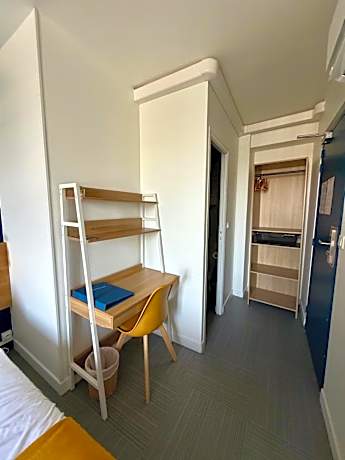 Twin Room with Shower
