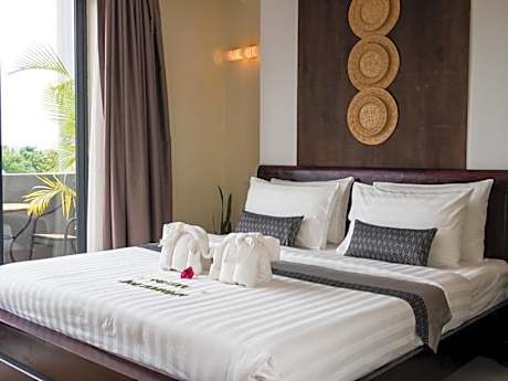 Deluxe King Room with Balcony