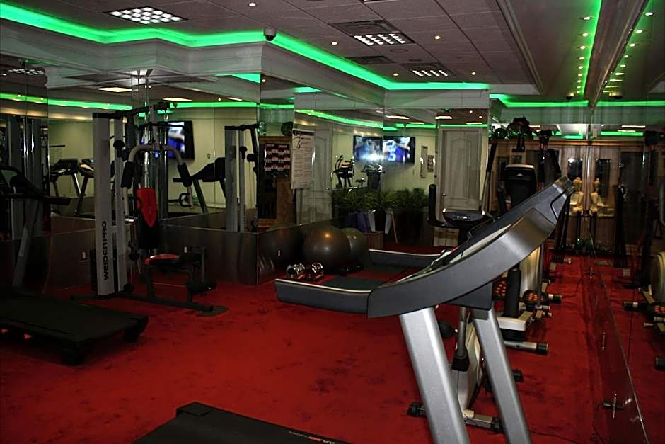 Yonge Suites Apart Hotel