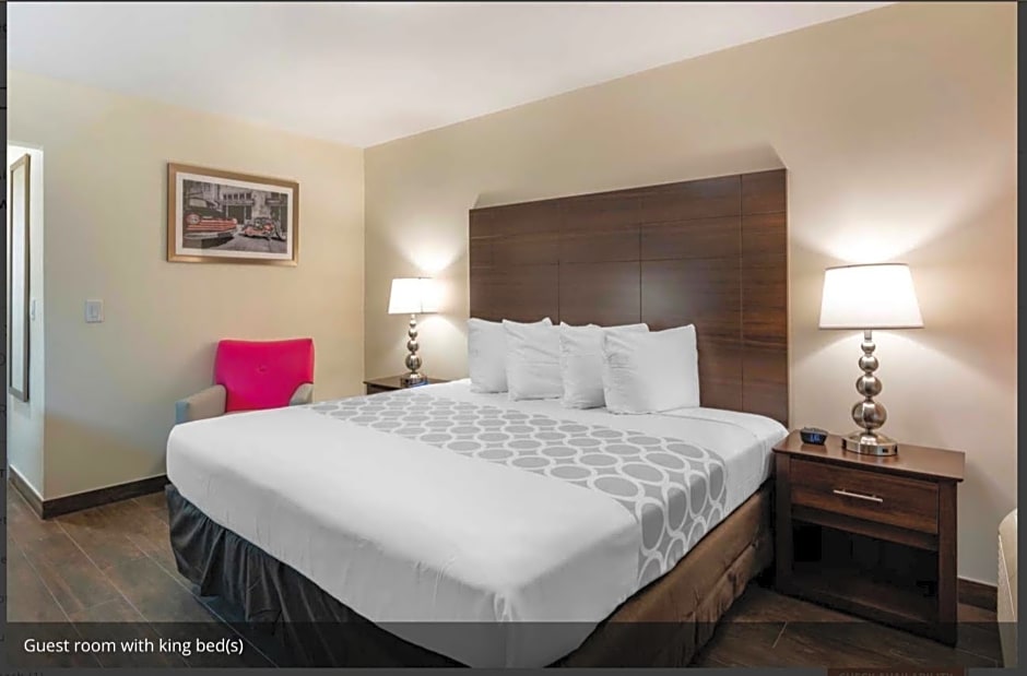 Downtown Hollywood Gardens Inn & Suites