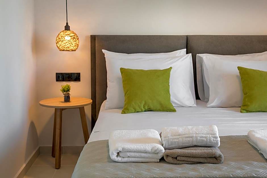 Aegean Breeze Luxury Apartments next to the sea