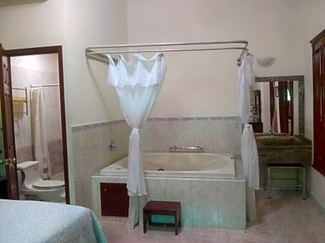 Queen Room with Spa Bath