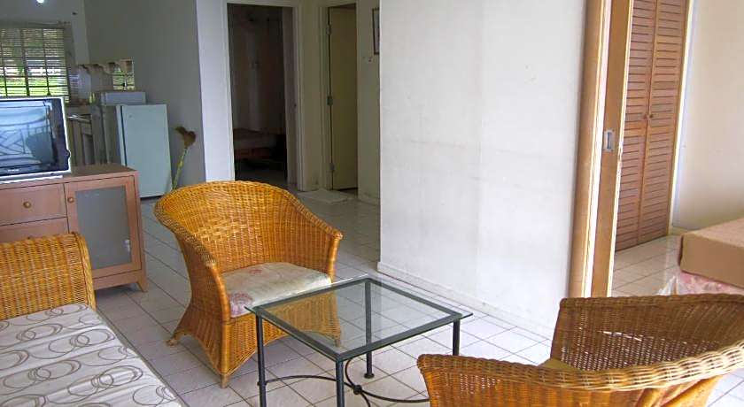 Paradise Lagoon Apartment