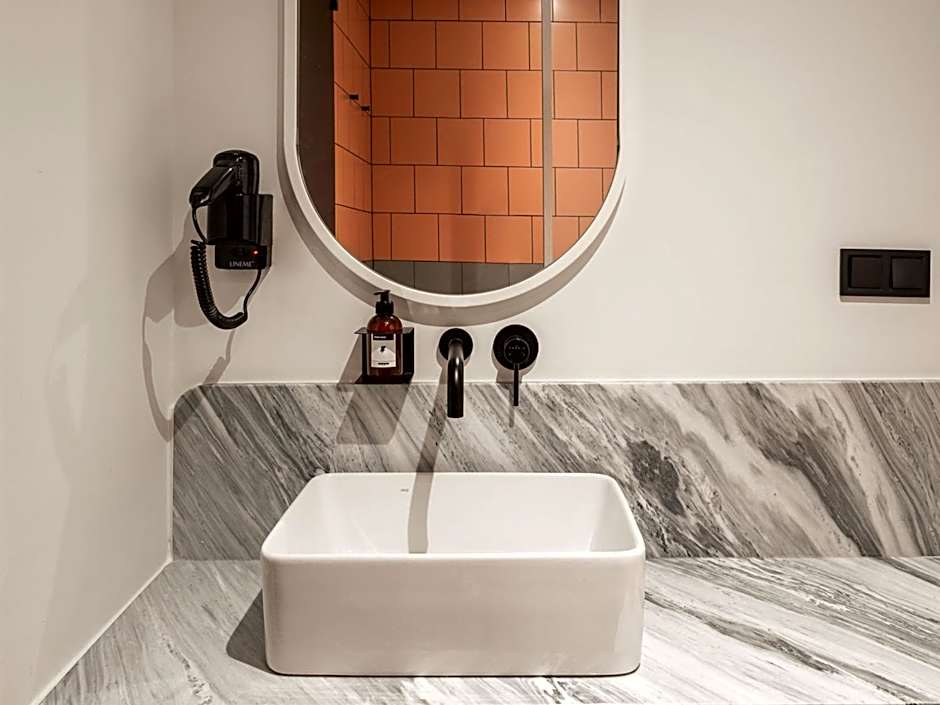 Zeus is Loose Hostel