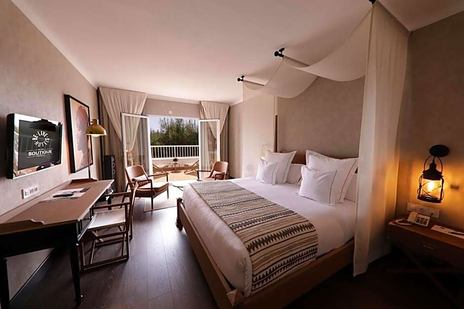 Photo 1 of 6 of Junior Suite