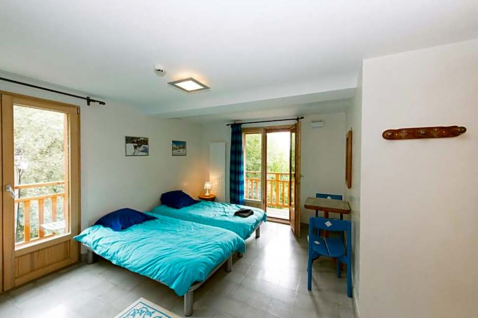 Eco-hôtel et Yourtes du Mercantour