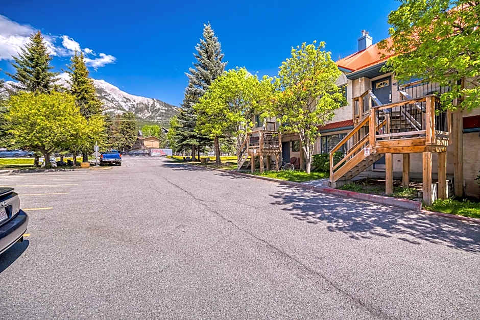 Bow Valley Chalets-Entire 2 King Bedrooms townhouse