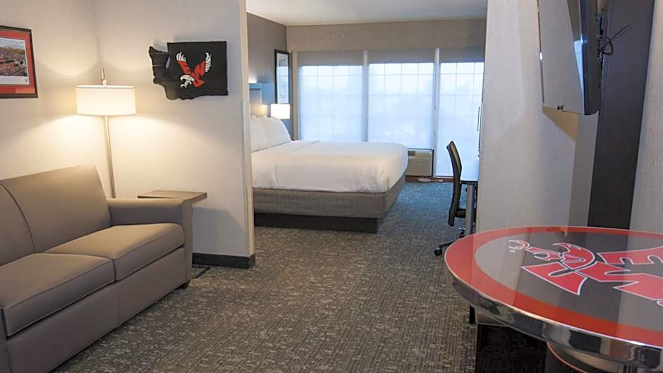 Holiday Inn Express & Suites Cheney By IHG