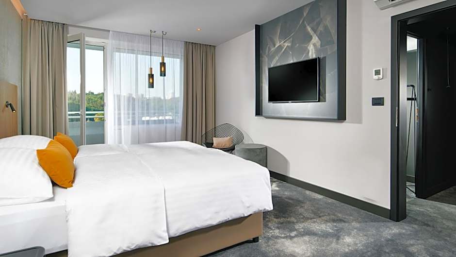 Photo 1 of 7 of Executive Suite