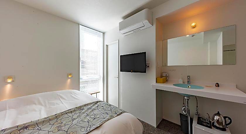 plat hostel keikyu kamakura wave