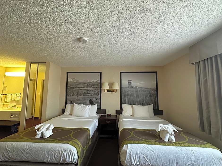 Super 8 by Wyndham Lethbridge