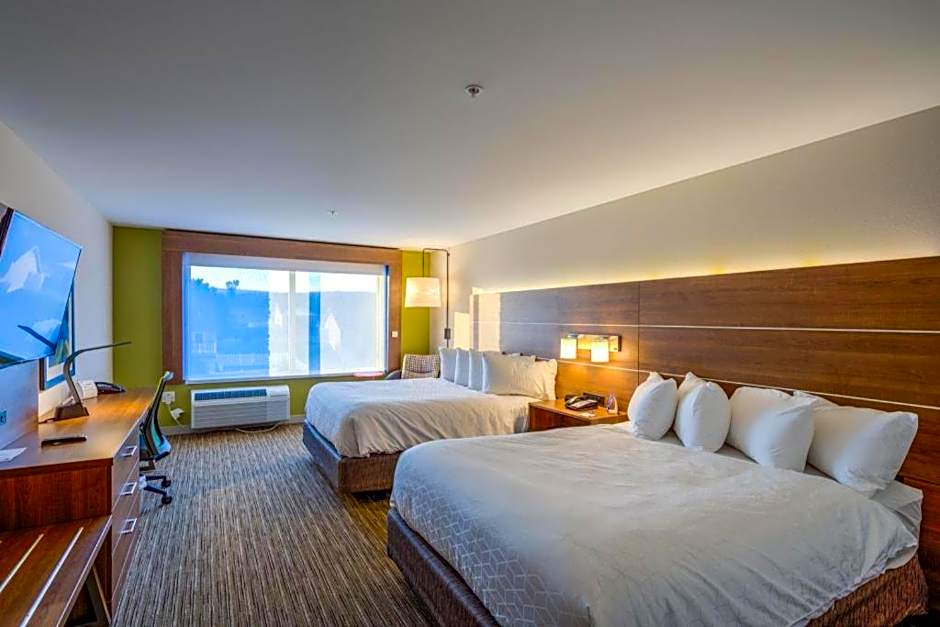 Holiday Inn Express & Suite Milroy - Reedsville By IHG