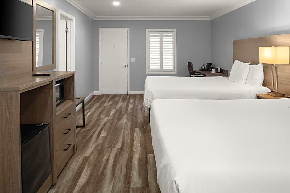 Foto 1 di 9 di 2 Queen Beds