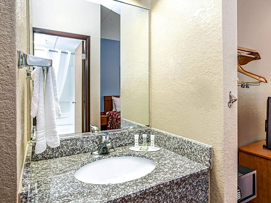 Super 8 by Wyndham Mahwah