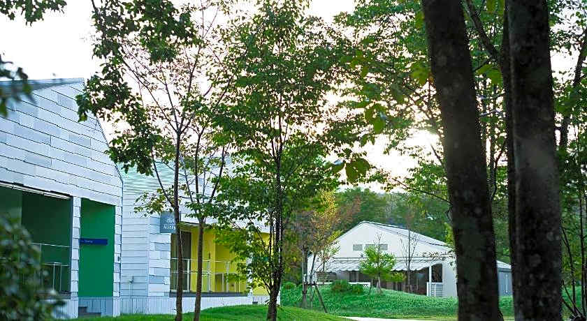 Holiday House Green Garden